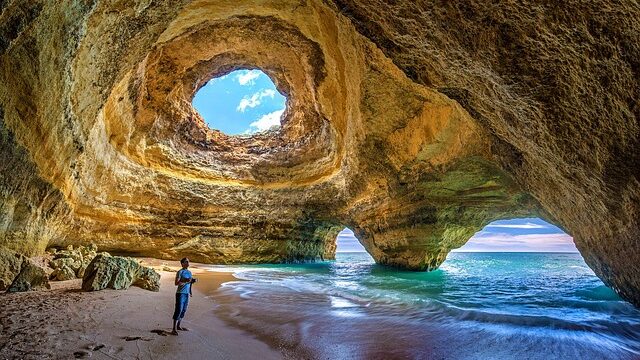 うるま市の神秘！CAVE OKINAWA鍾乳洞で非日常体験